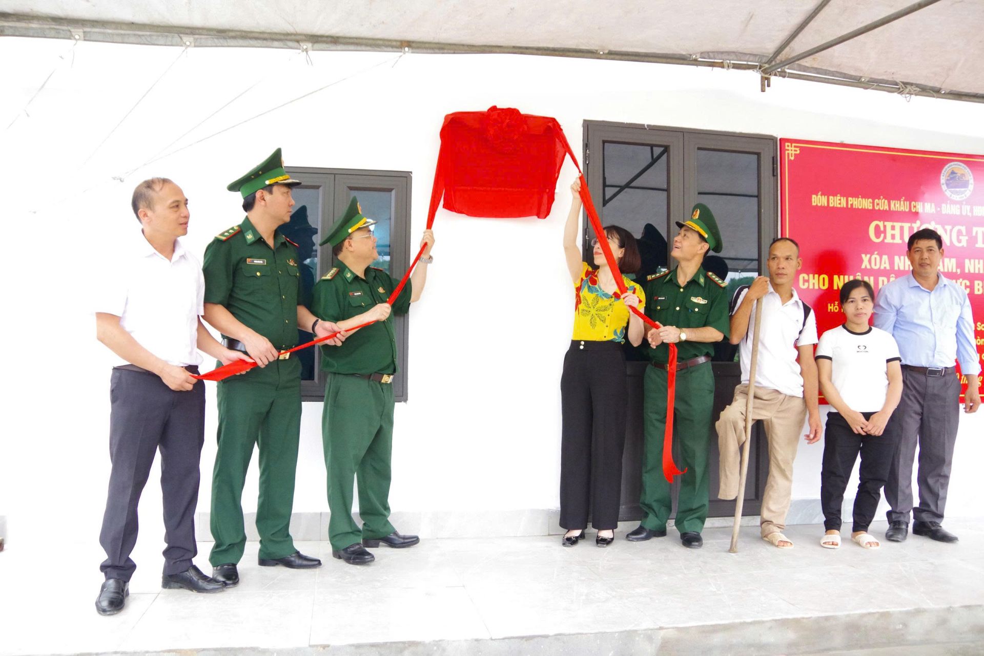 Đồn Biên phòng Cửa khẩu Chi Ma bàn giao “mái ấm biên cương” cho hộ nghèo xã Mẫu Sơn