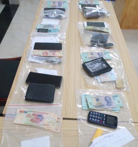 Tang vật thu được tại hiện trường. (Ảnh: Công an cung cấp)