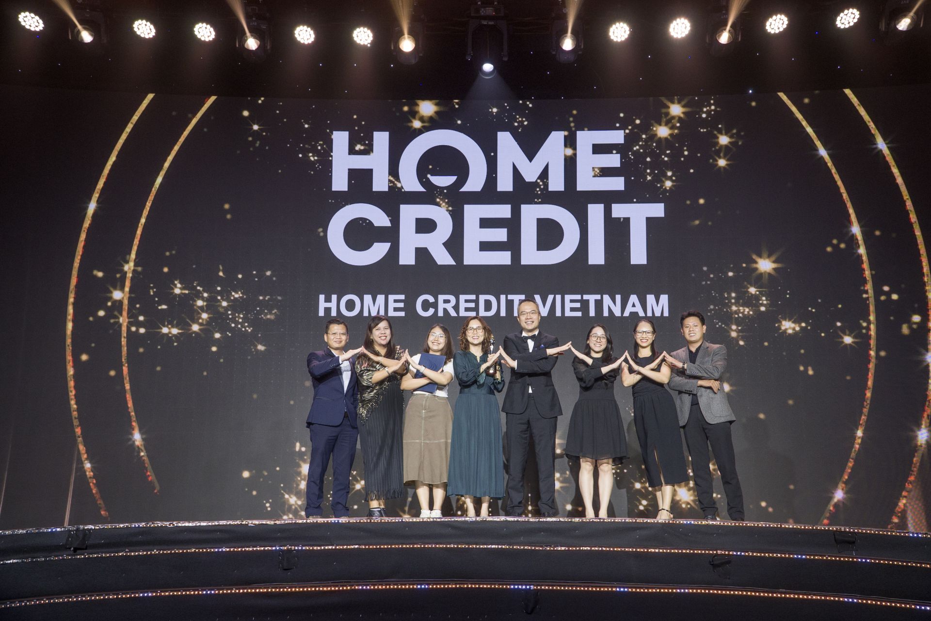 Home Credit vừa được vinh danh là “Nơi làm việc tốt nhất châu Á” lần thứ 5 liên tiếp. Ảnh: Home Credit