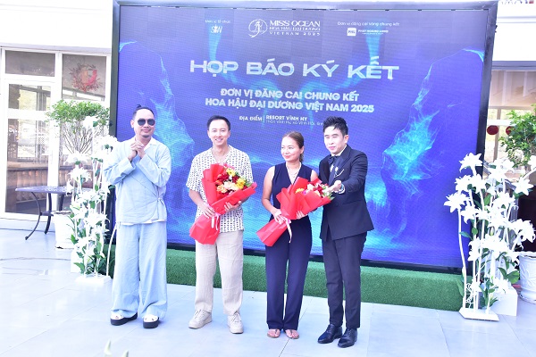 BTC tặng hoa các nhà tài trợ