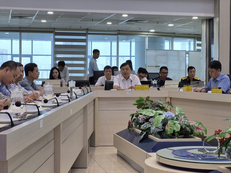 Bộ NN&MT tổ chức cuộc họp để triển khai công tác ứng phó sớm với áp thấp nhiệt đới đang chuẩn bị vào Biển Đông - Ảnh: VGP/Đỗ Hương