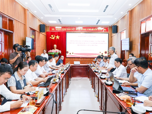 Quang cảnh buổi làm việc giữa Đoàn công tác Bộ Khoa học và Công nghệ và tỉnh Nghệ An.