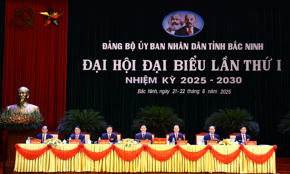 Đoàn Chủ tịch Đại hội