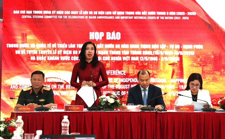 Thứ trưởng Bộ Ngoại giao Lê Thị Thu Hằng thông tin tại buổi họp báo. Ảnh: VGP/Thùy Linh