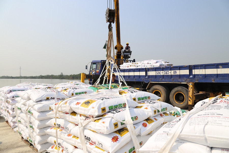 Công ty Cổ phần Phân bón Bình Điền luôn đảm bảo đủ hàng cung ứng cho nhu cầu phân bón trong nước và xuất khẩu kể cả vào cao điểm thời vụ.