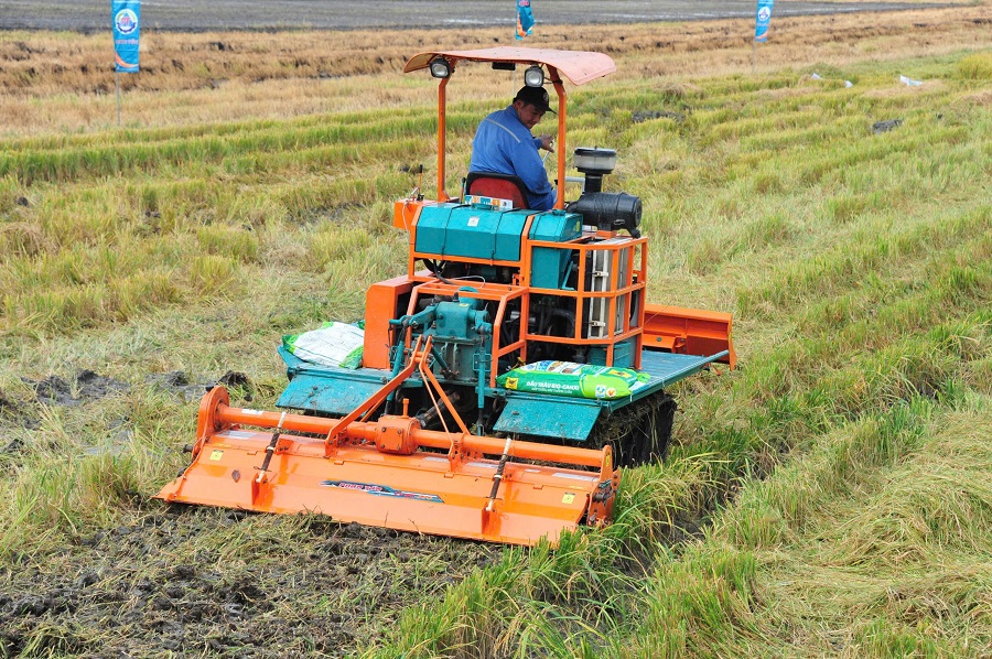 Bình Điền cung cấp cho nông dân các dòng sản phẩm xanh, ứng dụng công nghệ sinh học, đưa các chủng vi sinh vật có lợi phù hợp với từng vùng sinh thái, cây trồng vào sản phẩm NPK giúp cải tạo đất và giảm phát thải CH₄.
