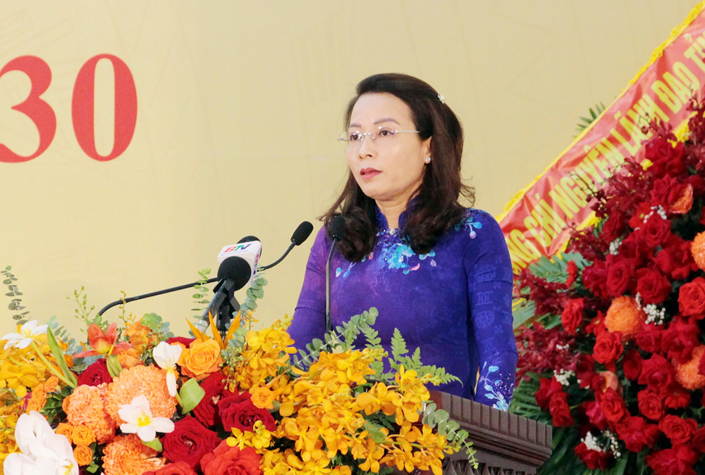 Đồng chí Nguyễn Thị Hương, Phó Bí thư Thường trực Tỉnh ủy phát biểu chỉ đạo đại hội.