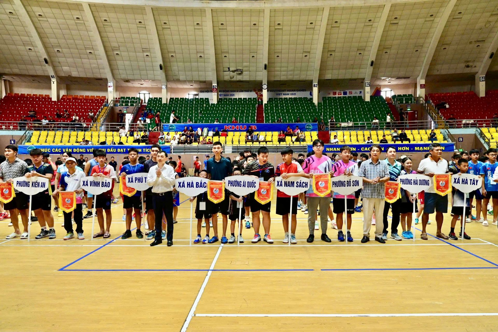 Khai mạc Giải cầu lông thiếu niên, nhi đồng toàn thành phố năm 2025