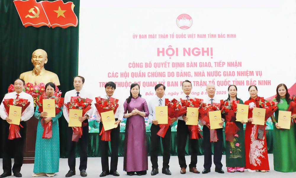 Bắc Ninh công bố quyết định bàn giao, tiếp nhận các hội quần chúng do Đảng, Nhà nước giao nhiệm vụ về MTTQ tỉnh
