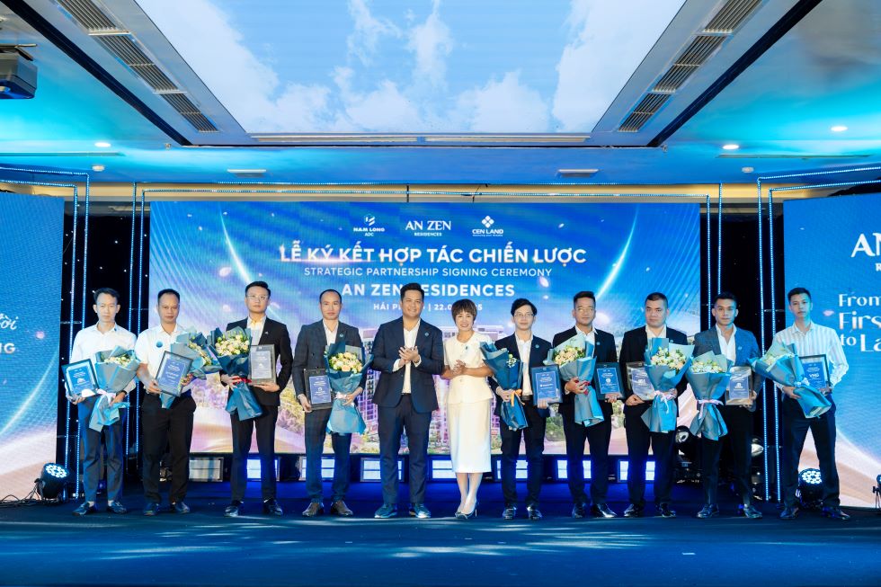 Đội ngũ phát triển kinh doanh đông đảo tham gia sự kiện lễ ký kết