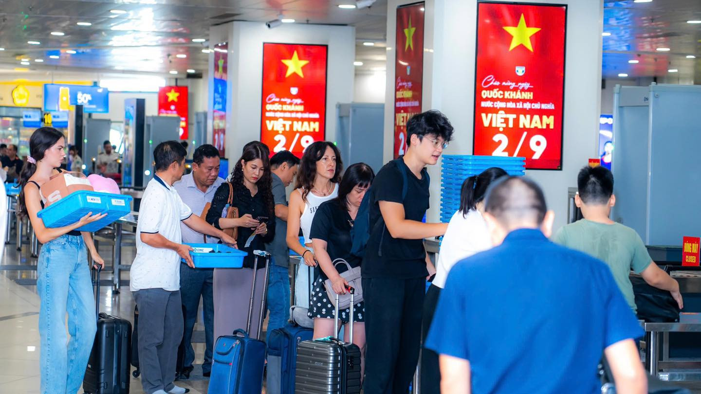 Giá vé máy bay TP.HCM - Hà Nội giảm sâu, nhiều người dân hào hứng du lịch 2/9