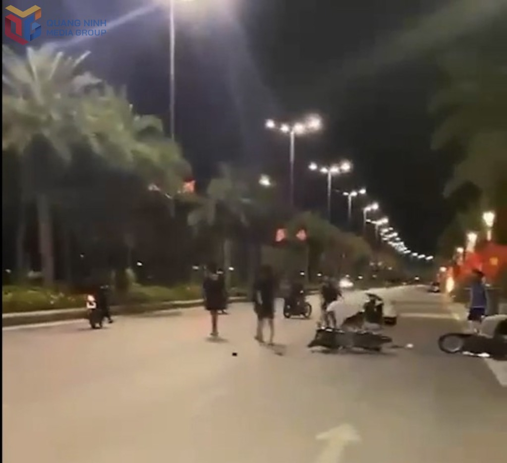 Hình ảnh nhóm của Đỗ Đăng Khoa, Nguyễn Nam Anh đánh nhau với một nhóm thanh thiếu niên khác, gây rối trật tự công cộng rạng sáng ngày 14/8. Hình ảnh nhóm của Đỗ Đăng Khoa, Nguyễn Nam Anh đánh nhau với một nhóm thanh thiếu niên khác, gây rối trật tự công cộng rạng sáng ngày 14/8.