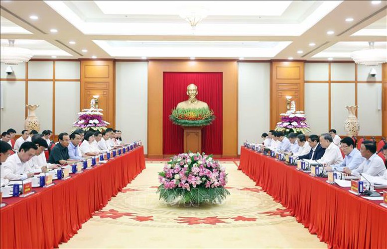 Tổng Bí thư chủ trì cuộc làm việc của Bộ Chính trị với Ban Thường vụ Thành ủy TPHCM - Ảnh: TTXVN