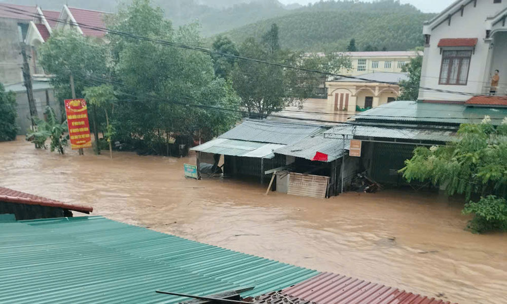 Thôn Linh Phú, xã Tuấn Đạo bị ngập nặng do mưa lũ.