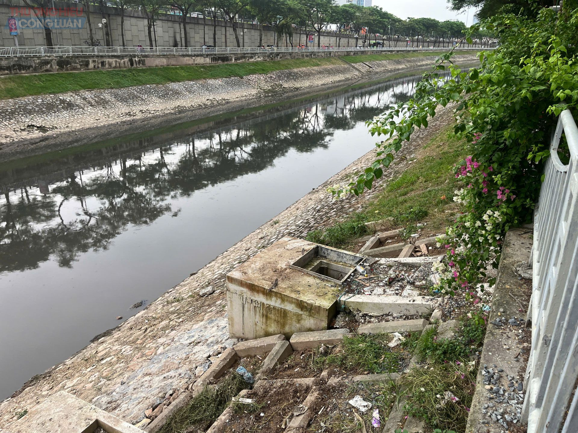 Tiến độ thi công được đẩy nhanh nhằm đưa công trình vào hoạt động đúng hạn, phục vụ mục tiêu cải thiện môi trường, cảnh quan.