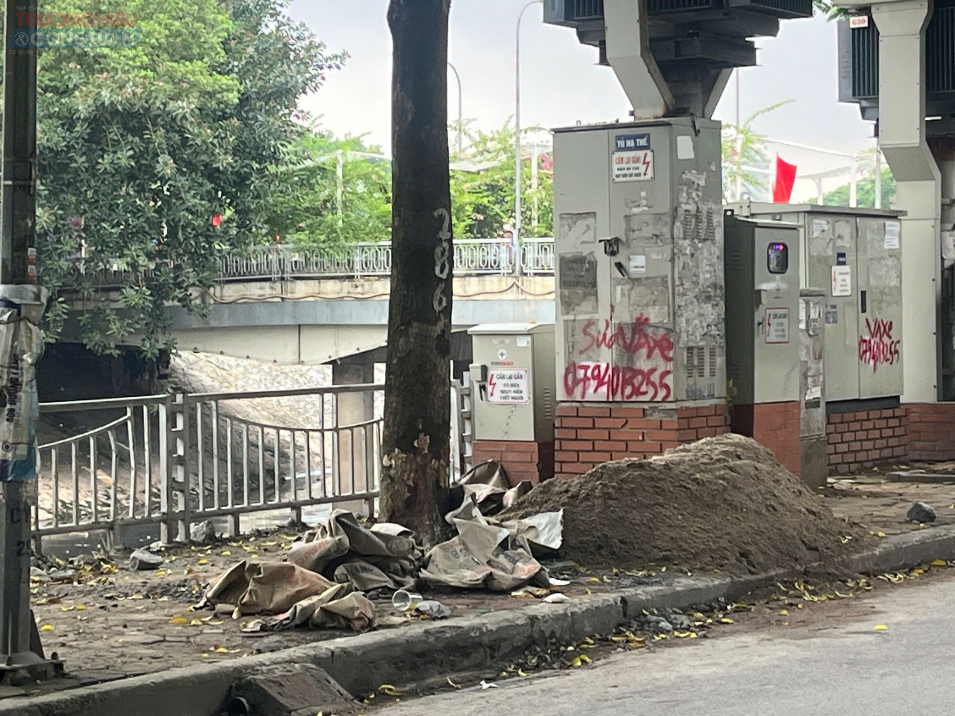 Ông Nguyễn Văn H., người dân sống gần sông, chia sẻ: “Ngày nào chúng tôi cũng phải chịu mùi khó chịu bốc lên. Giờ thấy công trình cải tạo được triển khai quyết liệt, ai cũng hy vọng sông sẽ sớm sạch đẹp trở lại”.