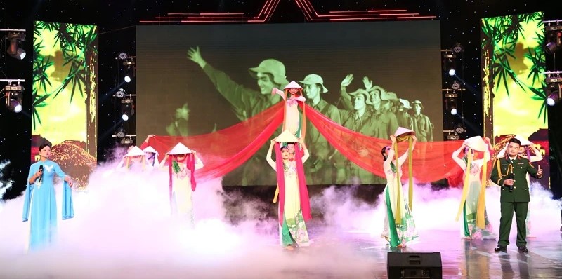 Văn nghệ chào mừng chương trình