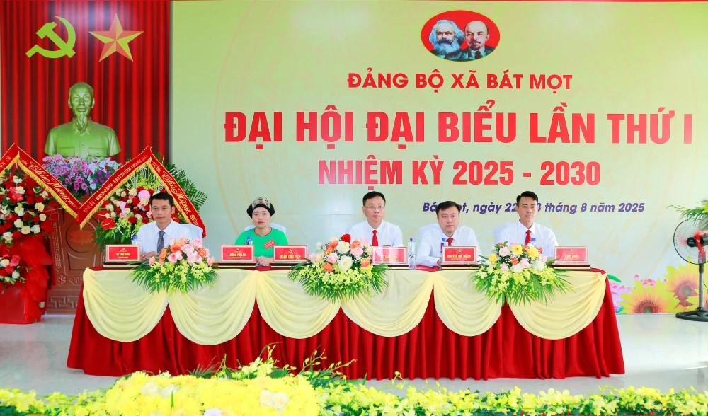 Đoàn chủ tịch điều hành đại hội Đoàn chủ tịch điều hành đại hội