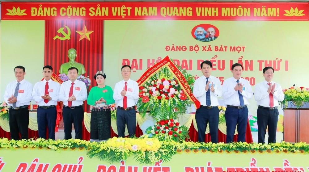 Xây dựng xã biên giới Bát Mọt giàu kinh tế, vững chính trị, đậm đà bản sắc