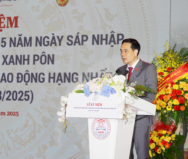 Tiến sỹ Nguyễn Đức Long - Giám đốc Bệnh viện đa khoa Xanh Pôn phát biểu tại buổi lễ. (Ảnh: PV/Vietnam+)