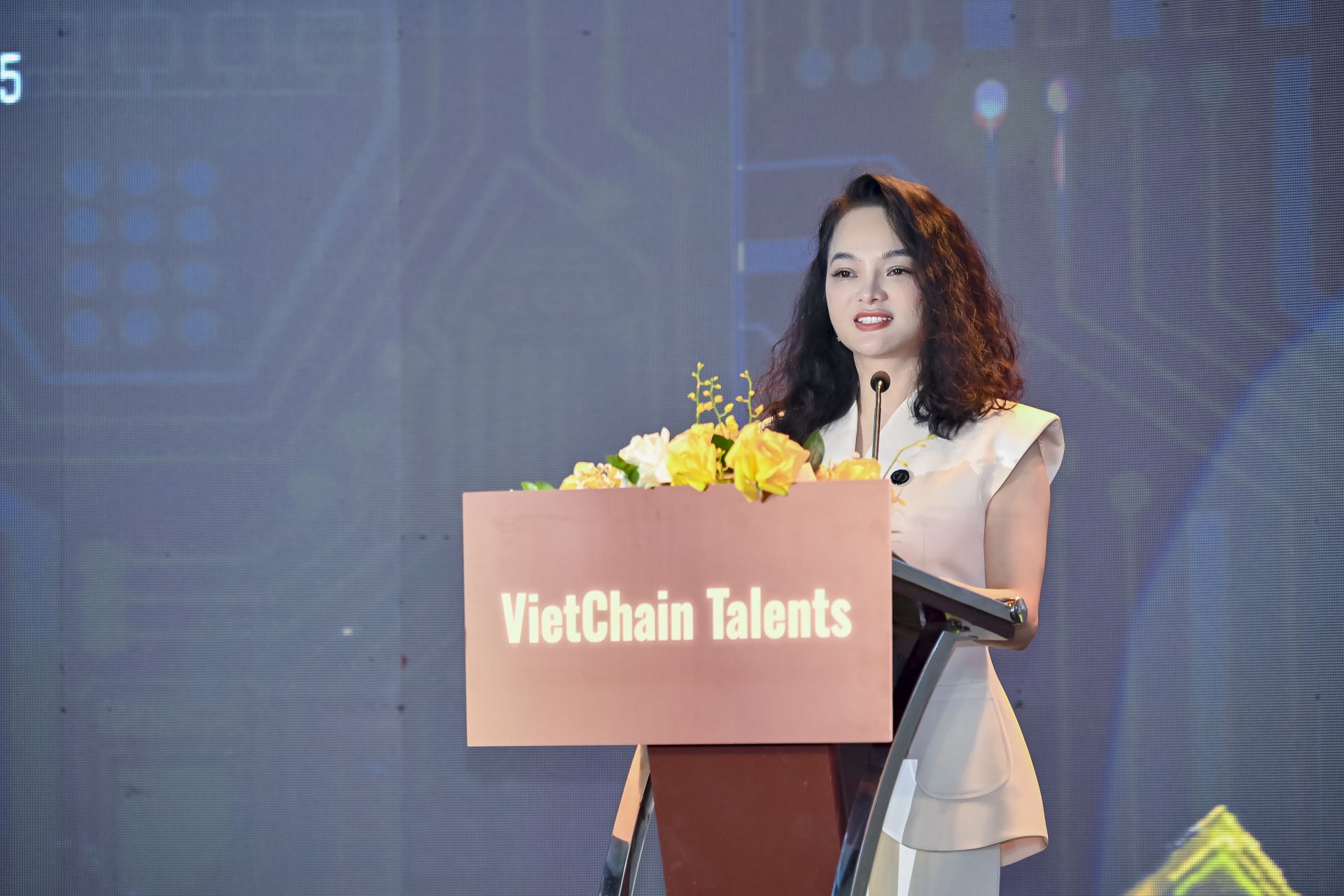 Bà Nguyễn Vân Hiền, Phó Chủ tịch, Tổng Thư ký Hiệp hội Blockchain và Tài sản số Việt Nam (VBA), Trưởng Ban Tổ chức Cuộc thi Bà Nguyễn Vân Hiền, Phó Chủ tịch, Tổng Thư ký Hiệp hội Blockchain và Tài sản số Việt Nam (VBA), Trưởng Ban Tổ chức Cuộc thi