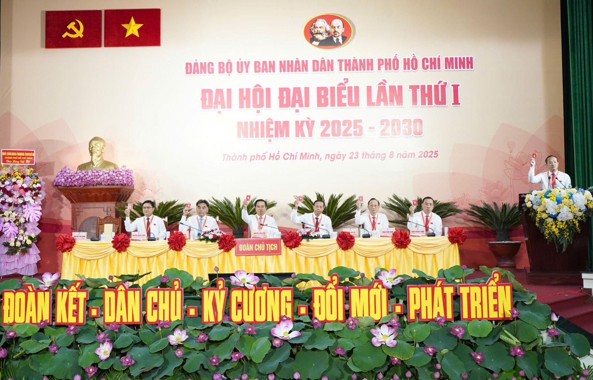 Đoàn chủ tịch Đại hội đại biểu Đảng bộ UBND TP. HCM lần thứ I, nhiệm kỳ 2025 - 2030