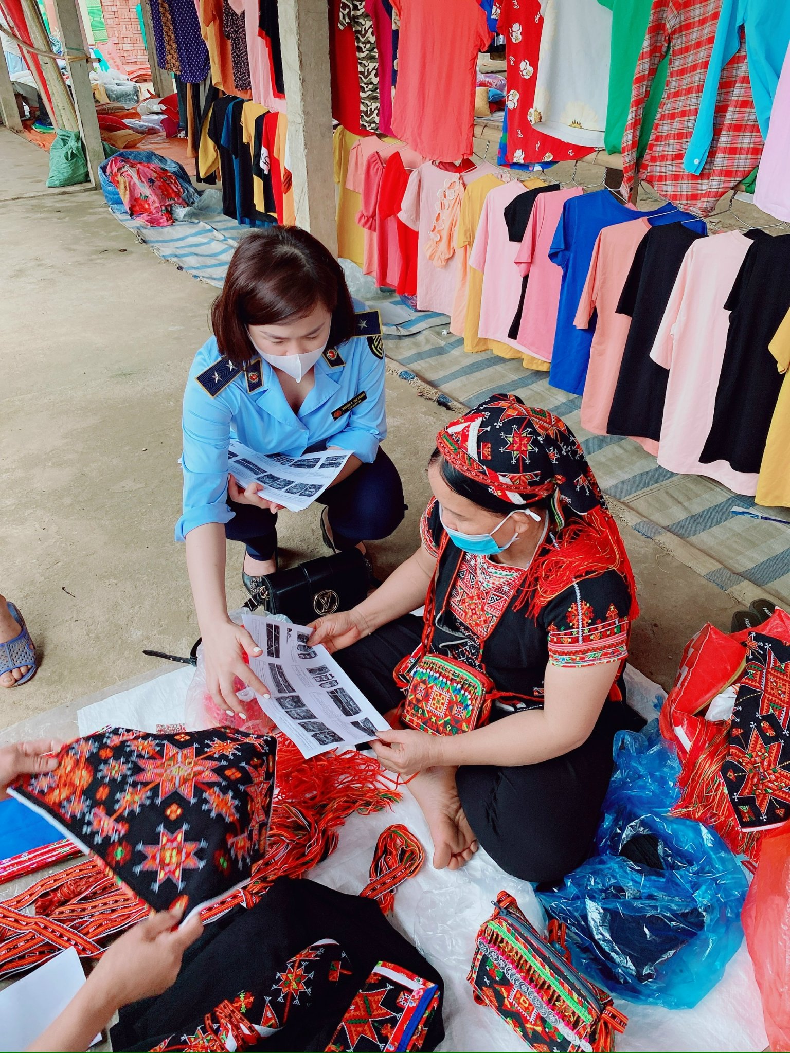 Đội QLTT số 1 - Chi cục QLTT tỉnh Lào Cai đẩy mạnh công tác tuyên, kiểm tra và xử lý vi phạm trong lĩnh vực hàng giả