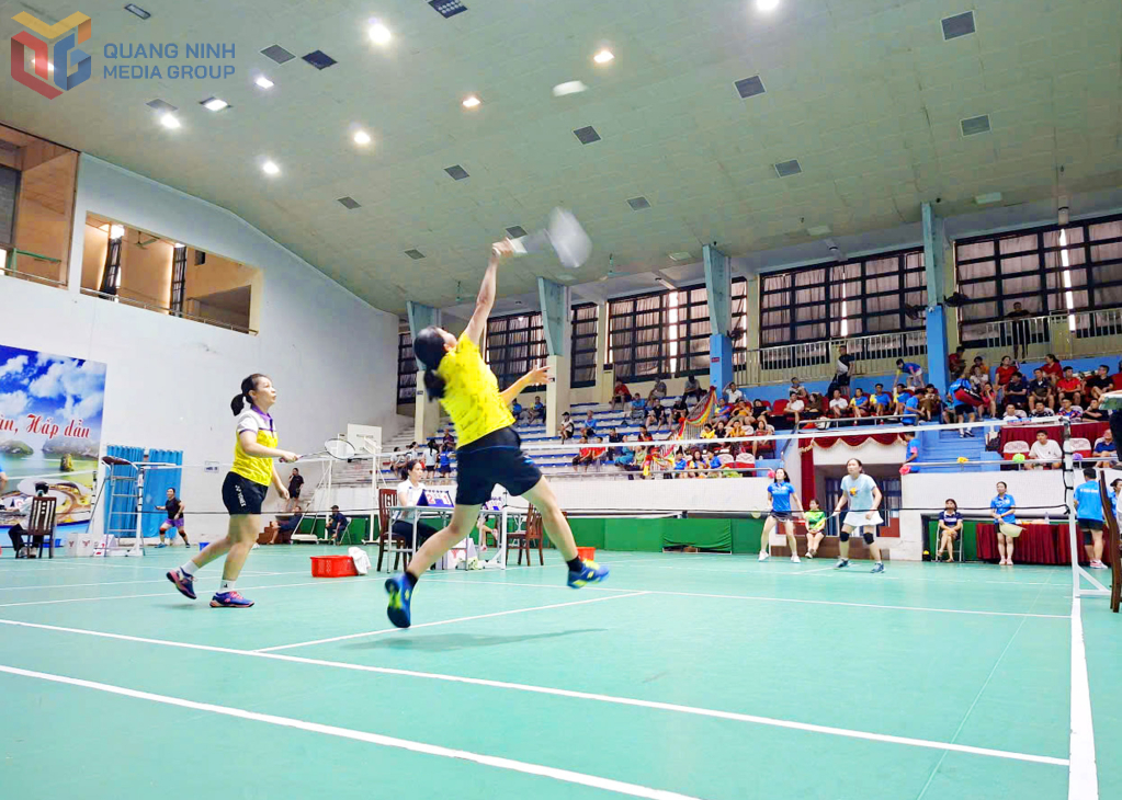 Các trận đấu trong ngày khai mạc diễn ra hấp dẫn, có chất lượng chuyên môn cao. Các trận đấu trong ngày khai mạc diễn ra hấp dẫn, có chất lượng chuyên môn cao.