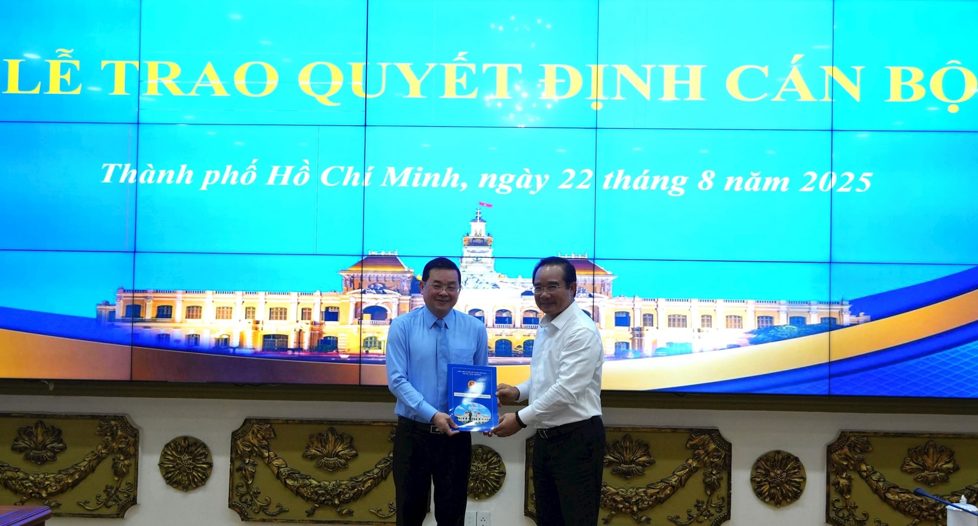 Chủ tịch UBND TP. Hồ Chí Minh Nguyễn Văn Được trao quyết định bổ nhiệm ông Nguyễn Toàn Thắng giữ chức vụ Giám đốc Sở Nông nghiệp và Môi trường TP. Hồ Chí Minh