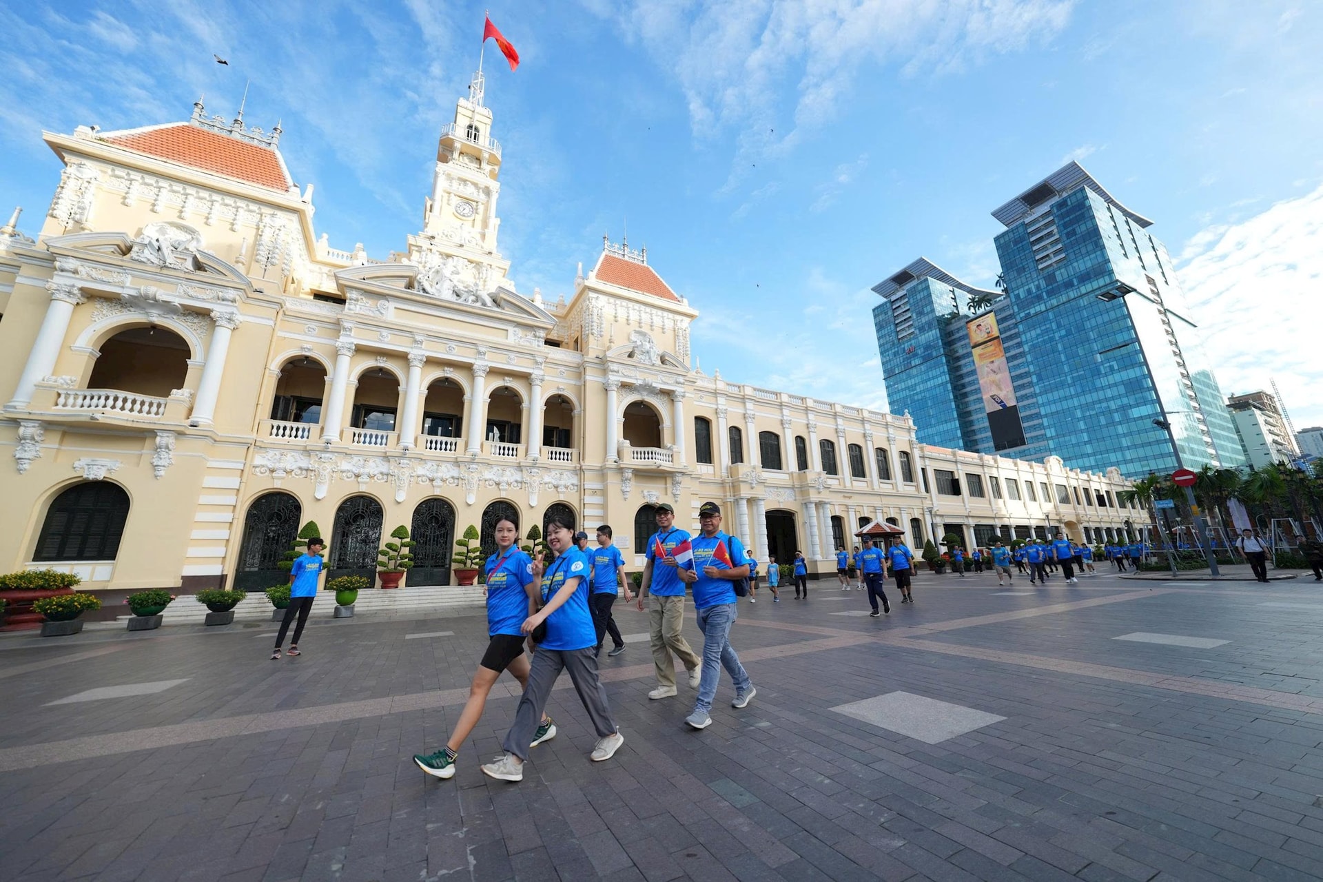 Chương trình đi bộ hữu nghị diễn ra từ 6 giờ đến 7 giờ sáng 23/8 Chương trình đi bộ hữu nghị diễn ra từ 6 giờ đến 7 giờ sáng 23/8