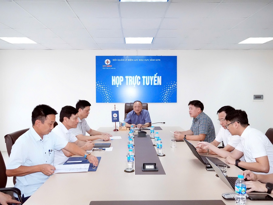 Phó Tổng giám đốc Vũ Anh Phương kiểm tra công tác ứng phó cơn bão số 5 (Kajiki) tại đội QLĐL khu vực Sầm Sơn Phó Tổng giám đốc Vũ Anh Phương kiểm tra công tác ứng phó cơn bão số 5 (Kajiki) tại đội QLĐL khu vực Sầm Sơn