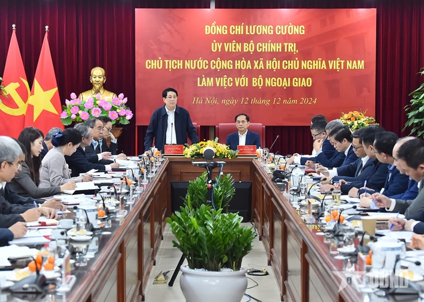 Chủ tịch nước Lương Cường làm việc với Bộ Ngoại giao về triển khai công tác đối ngoại của Đảng, Nhà nước, ngày 12-12-2024. Ảnh: NAM ANH