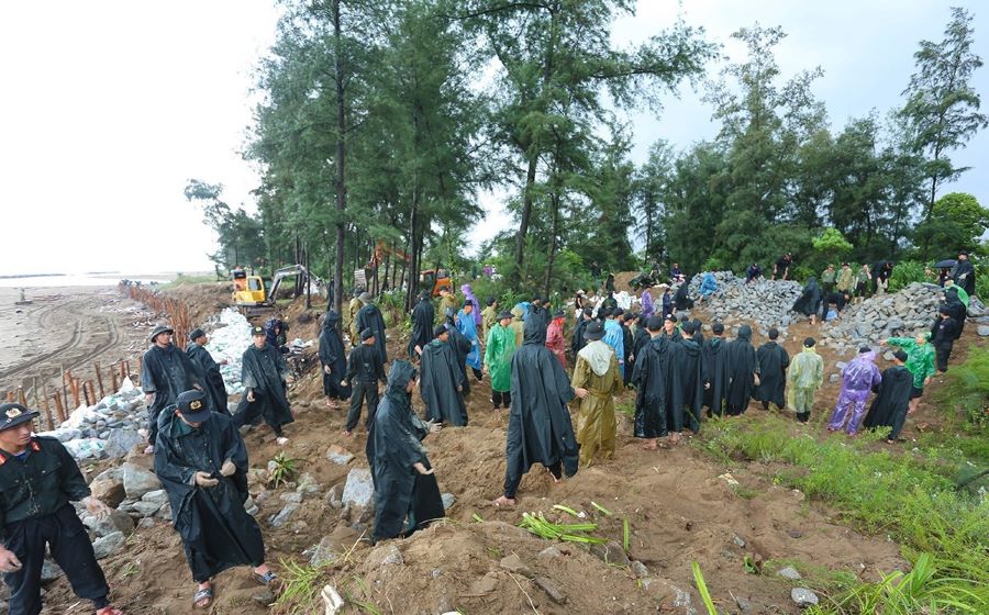 Tất cả cùng chạy đua với bão số 5 để đảm bảo an toàn cho người dân.