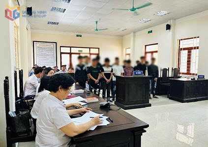 Các Trợ giúp viên pháp lý, Luật sư thực hiện trợ giúp pháp lý tham gia một phiên tòa bào chữa cho các bị cáo là người dân tộc thiểu số tại xã Ba Chẽ.