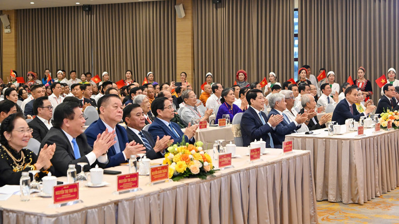 Các đồng chí lãnh đạo Đảng, Nhà nước và các đại biểu dự hội nghị (Ảnh: Thủy Nguyên)