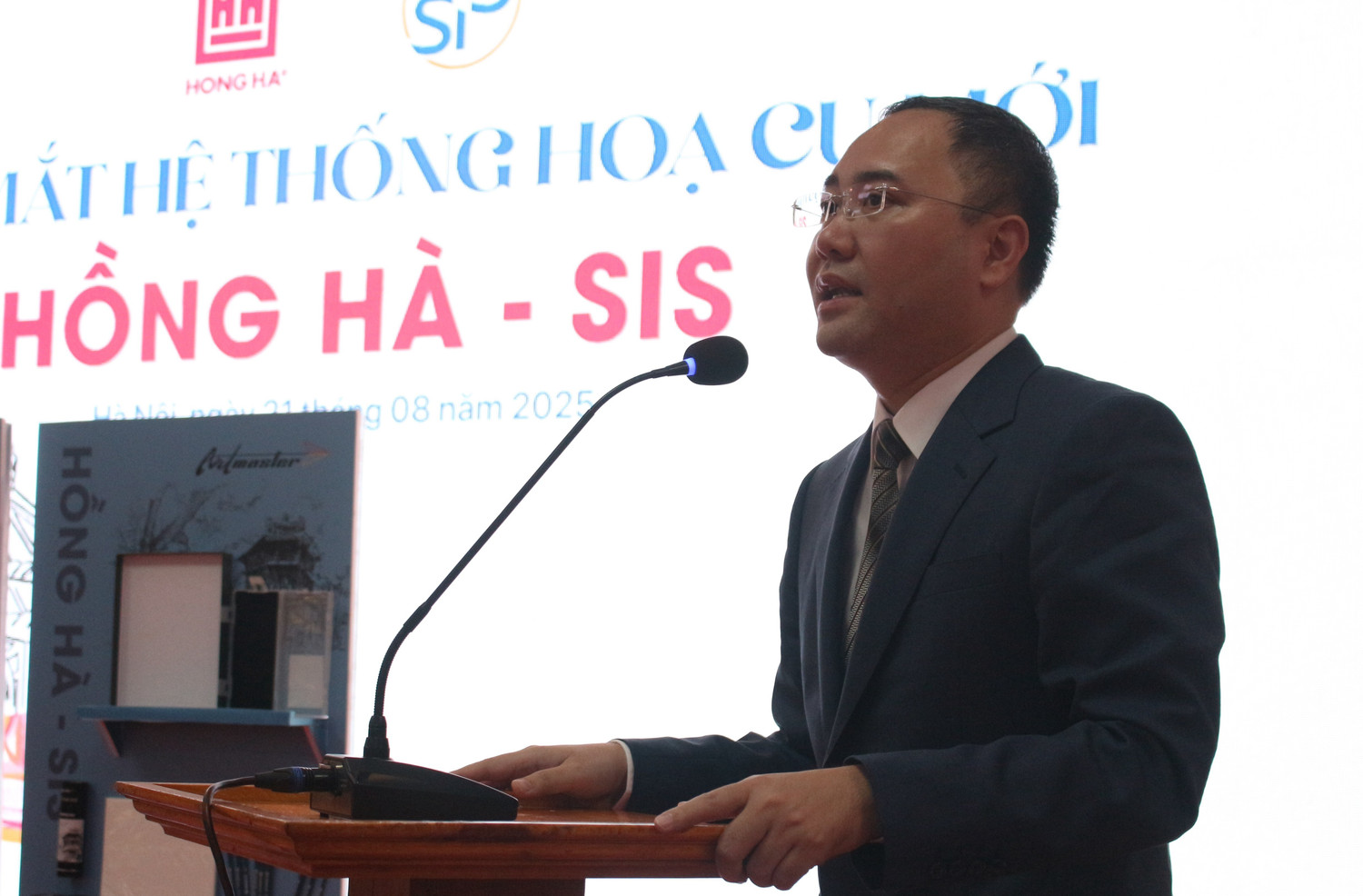 Ông Phạm Trung Kiên, Tổng Giám đốc Công ty cổ phần Văn phòng phẩm Hồng Hà tại buổi ra mắt sản phẩm. Ảnh: Trung Dũng Ông Phạm Trung Kiên, Tổng Giám đốc Công ty cổ phần Văn phòng phẩm Hồng Hà tại buổi ra mắt sản phẩm. Ảnh: Trung Dũng