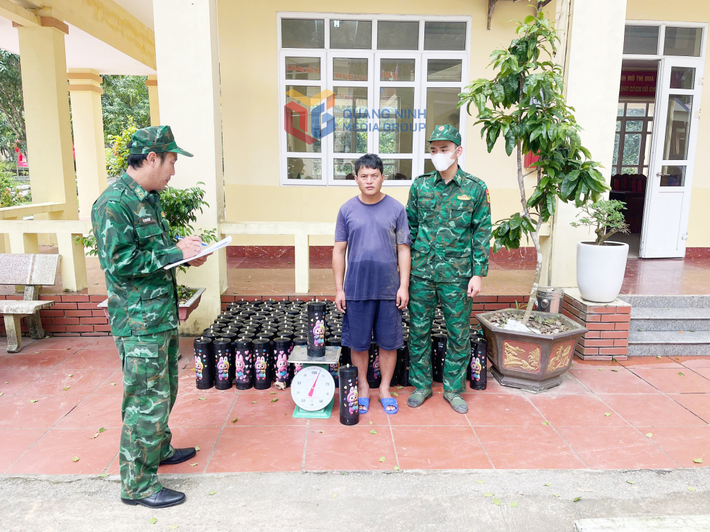 Đồn Biên phòng cửa khẩu Hoành Mô liên tiếp phát hiện 2 vụ vận chuyển trái phép khí cười với số lượng lớn