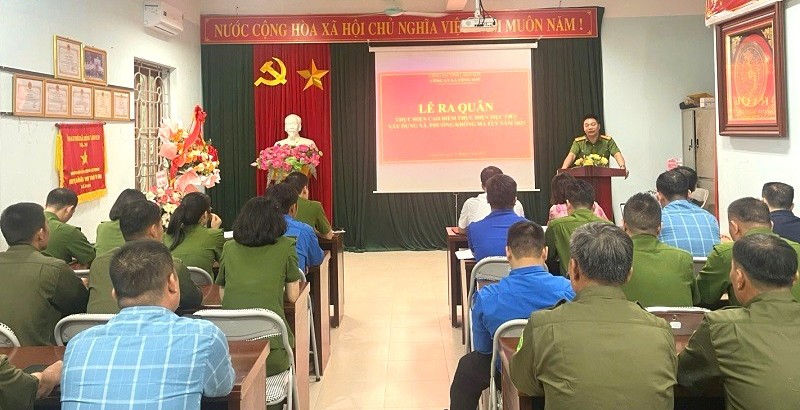 Lãnh đạo Phòng Cảnh sát điều tra tội phạm về ma túy Công an tỉnh dự và chỉ đạo lễ ra quân tại xã Công Sơn