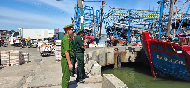 Quảng Trị - Đà Nẵng: Khẩn cấp kêu gọi tàu thuyền vào bờ, di dời dân tránh bão số 5