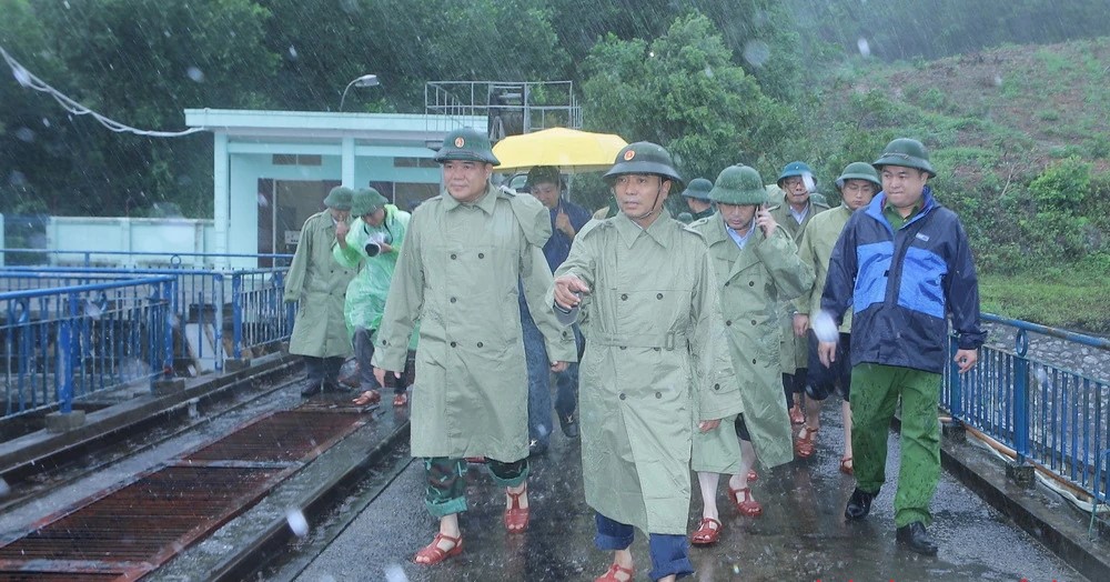 Bí thư Tỉnh ủy Thanh Hóa kiểm tra công tác ứng phó bão số 5