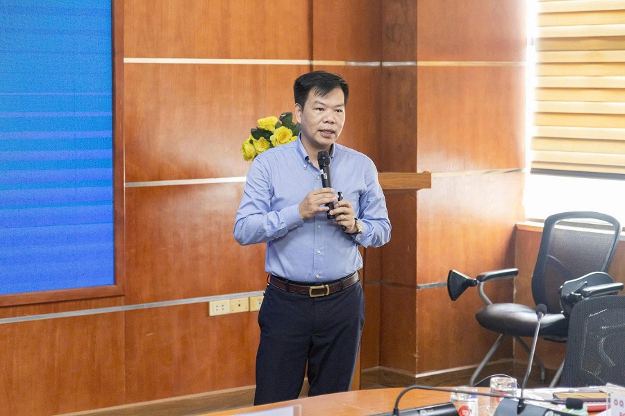 Ông Nguyễn Hữu Tuấn, Giám đốc Trung tâm Phát triển Thương mại điện tử và Công nghệ số (eComDX), Cục Thương mại điện tử và Kinh tế số (Bộ Công Thương) chia sẻ tại Hội thảo