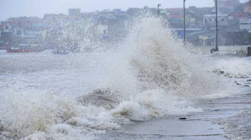 Thanh Hóa ban hành Công điện ứng phó với áp thấp nhiệt đới trên biển Đông mạnh lên thành bão