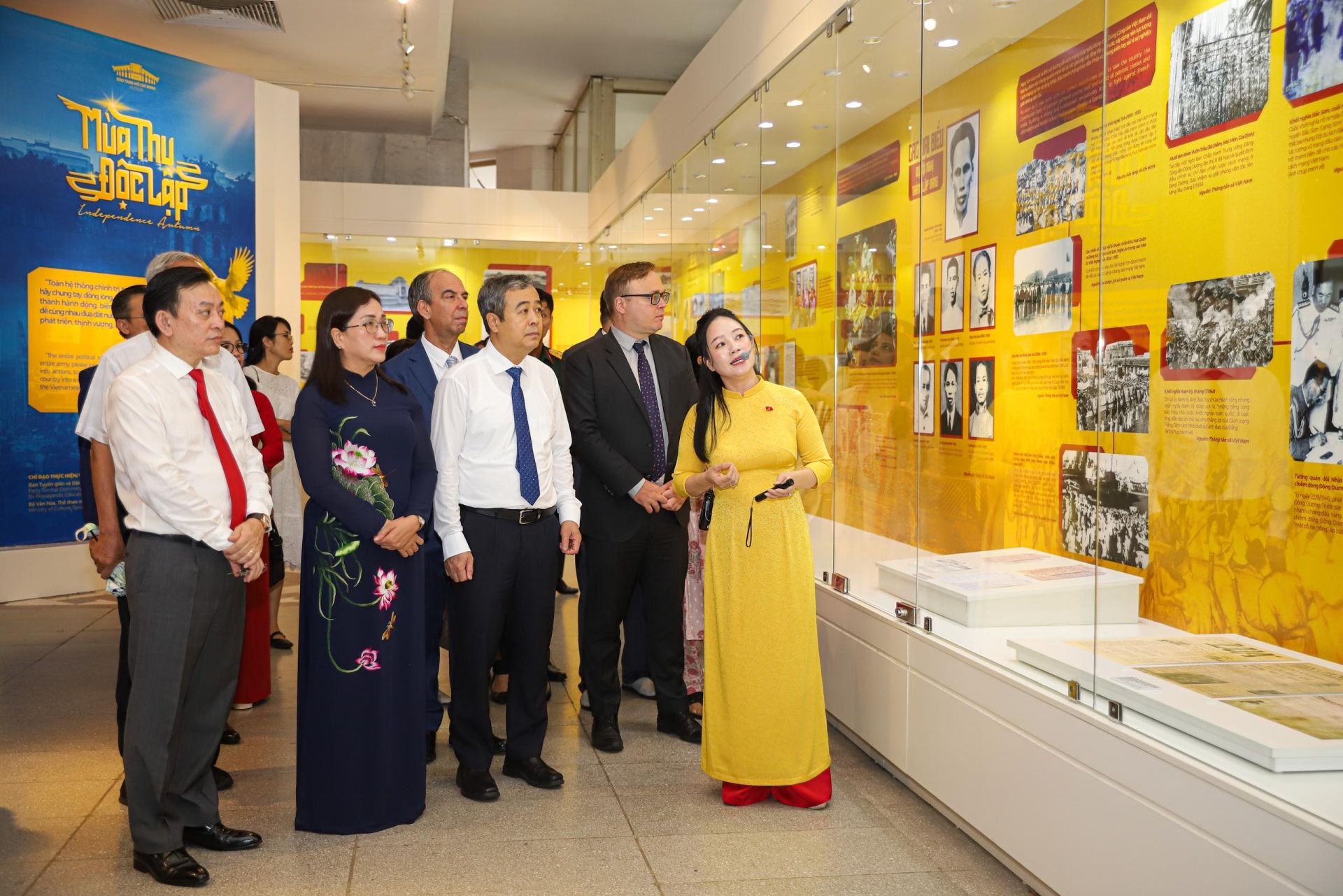 Khai mạc trưng bày chuyên đề ‘Mùa Thu độc lập’
