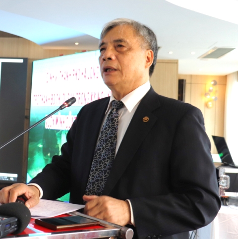 PGS.TS. Trần Đình Thiên, thành viên Tổ tư vấn Thủ tướng Chính phủ, nguyên Viện trưởng Viện Kinh tế Việt Nam, thành viên Hội đồng tư vấn chính sách tiền tệ Quốc gia PGS.TS. Trần Đình Thiên, thành viên Tổ tư vấn Thủ tướng Chính phủ, nguyên Viện trưởng Viện Kinh tế Việt Nam, thành viên Hội đồng tư vấn chính sách tiền tệ Quốc gia