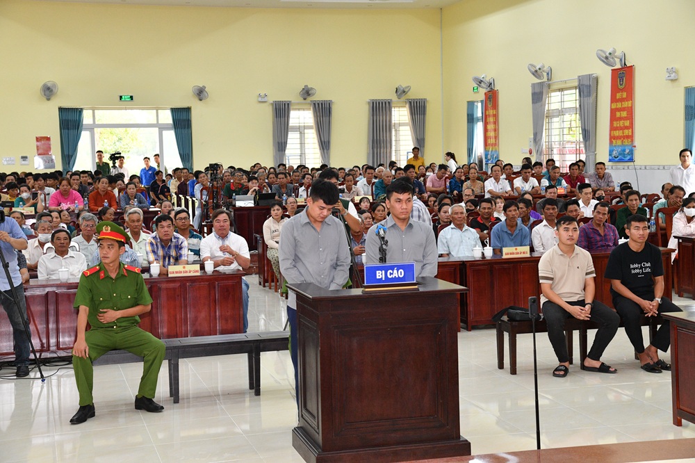 Các bị cáo tại “phiên tòa giả định”