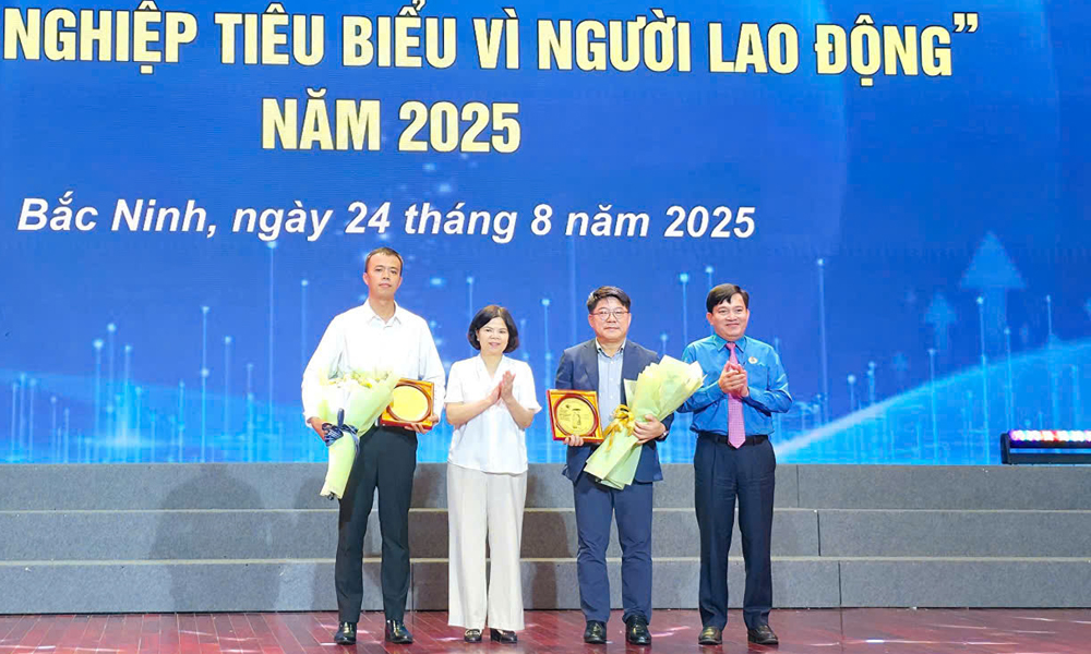 Nguyễn Xuân Hùng, Phó Chủ tịch Tổng Liên đoàn Lao động Việt Nam; Nguyễn Hương Giang, Phó Bí thư Tỉnh ủy Bắc Ninh biểu dương doanh nghiệp tiêu biểu vì người lao động năm 2025. Nguyễn Xuân Hùng, Phó Chủ tịch Tổng Liên đoàn Lao động Việt Nam; Nguyễn Hương Giang, Phó Bí thư Tỉnh ủy Bắc Ninh biểu dương doanh nghiệp tiêu biểu vì người lao động năm 2025.
