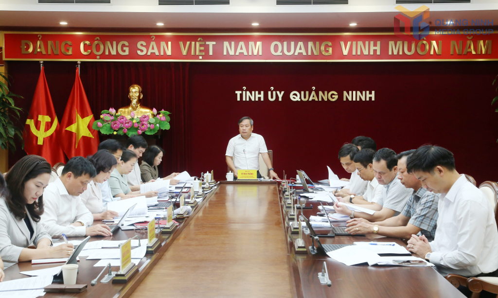 Ông Vũ Đại Thắng, Ủy viên Trung ương Đảng, Bí thư Tỉnh ủy, Trưởng Đoàn ĐBQH tỉnh Quảng Ninh, phát biểu chỉ đạo tại hội nghị.