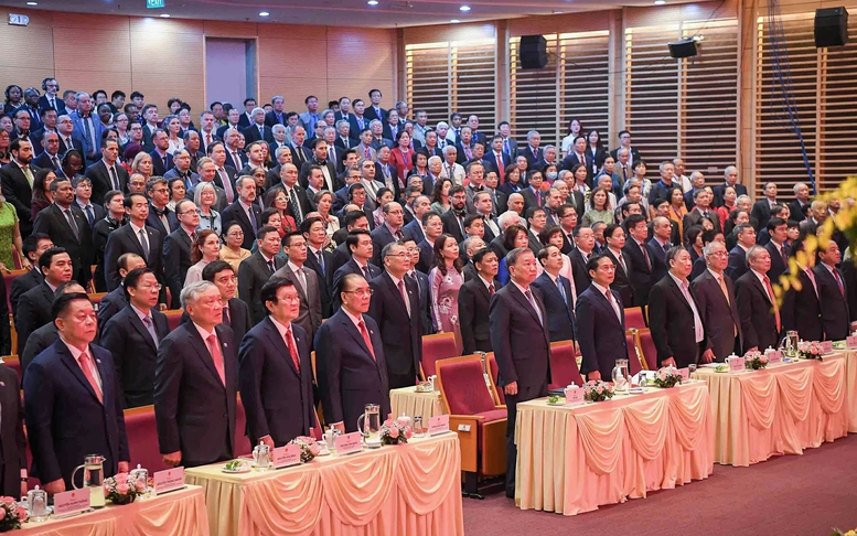 Các đồng chí lãnh đạo, nguyên lãnh đạo Đảng, Nhà nước, các đại sứ, trưởng cơ quan đại diện nước ngoài tại Việt Nam... dự lễ kỷ niệm 80 năm thành lập ngành Ngoại giao Việt Nam (28/8/1945-28/8/2025) - Ảnh: VGP/Hải Minh Các đồng chí lãnh đạo, nguyên lãnh đạo Đảng, Nhà nước, các đại sứ, trưởng cơ quan đại diện nước ngoài tại Việt Nam... dự lễ kỷ niệm 80 năm thành lập ngành Ngoại giao Việt Nam (28/8/1945-28/8/2025) - Ảnh: VGP/Hải Minh