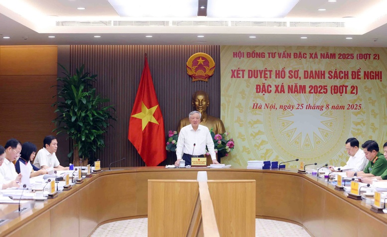 Phó Thủ tướng Thường trực Chính phủ Nguyễn Hòa Bình nêu rõ, yêu cầu đặt ra về đặc xá là phải tạo ra được khí thế, khẳng định và thể hiện được truyền thống nhân đạo của dân tộc, chính sách khoan hồng của Đảng và Nhà nước đối với người bị kết án phạt tù - Ảnh: VGP/Nguyễn Hoàng