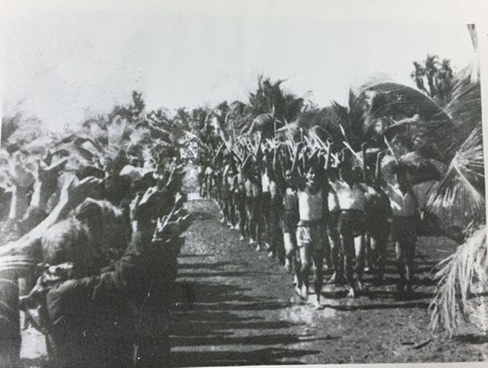 Thanh niên Tiền Phong với tầm vông vạt nhọn ở Nam Bộ năm 1945. (Ảnh tư liệu của hcmcpv.org.vn) Thanh niên Tiền Phong với tầm vông vạt nhọn ở Nam Bộ năm 1945. (Ảnh tư liệu của hcmcpv.org.vn)